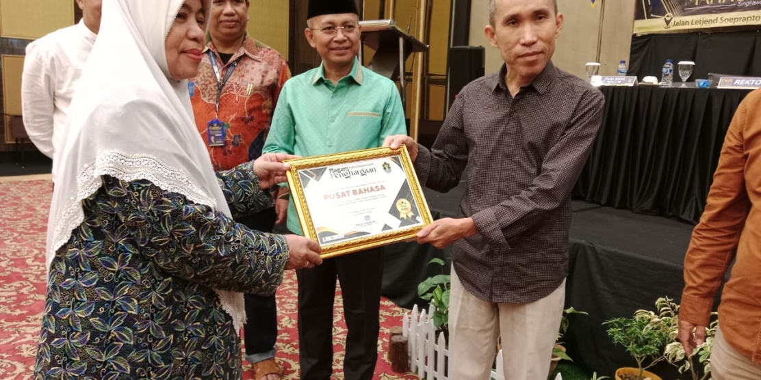 Pusat Pengembangan Bahasa Raih Penghargaan Prestisius